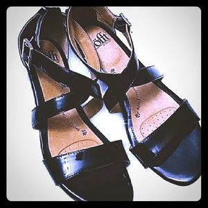 SOFFT patent leather mini wedge